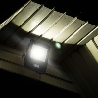 10W LED Прожектор PIR Сензор SAMSUNG ЧИП Черно Тяло 4000К 1М Кабел LED екстериорно осветление