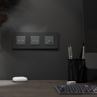 Тройна рамка New Unica Deco, черен каучук NEW UNICA контакти и ключове